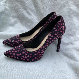 Nine West Tatiana Pumps Black w/Hearts Sz 7.5M